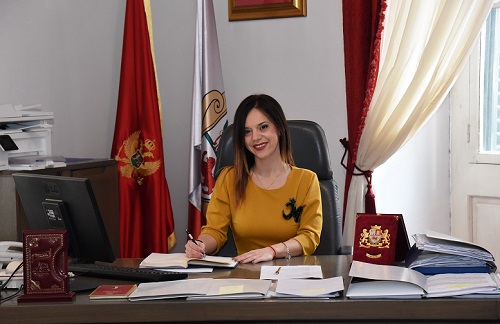 РЕАГОВАЊЕ ПРЕДСЈЕДНИЦЕ СО КОТОР МАЈЕ МРШУЉЕ ПОВОДОМ СКРНАВЉЕЊА ЦРКВЕ СВЕТОГ НИКОЛЕ
