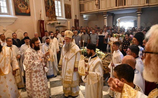 Црква Светог Спаса на Топлој прославила славу; богослужио Митрополит Јоаникије