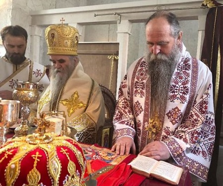 Митрополит Амфилохије и Епископ Јоаникије: Ко се чува и Бог га чува