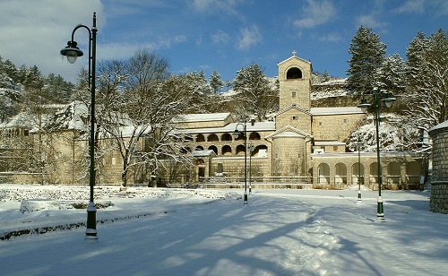 РЕАГОВАЊЕ МИТРОПОЛИЈЕ ЦРНОГОРСКО-ПРИМОРСКЕ  ПО КО ЗНА КОЈИ ПУТ – О ЦРКВЕНОЈ ИМОВИНИ?