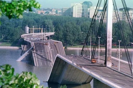 Љетопис: НАТО рушење мостова
