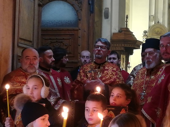 ОТАЦ НЕМАЊА КРИВОКАПИЋ: МАСОВНО ПРИСУСТВО НА ЛИТИЈАМА ПОРУКА ДА ЈЕ ДОСТА БИЛО НАСИЉА И БЕЗВЛАШЋА