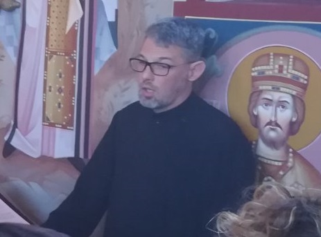 ОТАЦ НЕМАЊА КРИВОКАПИЋ: НИЈЕ СПОРНО ДА ЛИ БОГ МОЖЕ И ХОЋЕ ДА НАМ ПОМОГНЕ, ВЕЋ ЈЕ САМО ПИТАЊЕ КОЛИКИ СУ НАША ВЈЕРА И ПОВЈЕРЕЊЕ У ЊЕГА