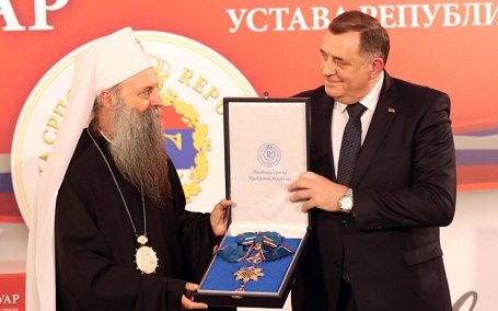 Патријарху Порфирију Орден Републике Српске на ленти: Умножимо молитве за наше КиМ