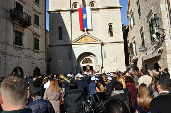Премијер против светосавља