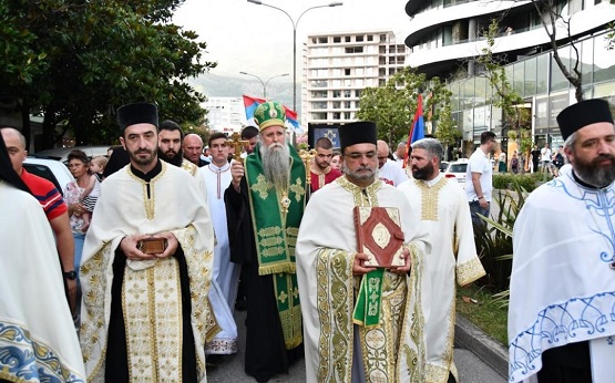 Митрополит Јоаникије након литије: Славу празника Свете Тројице пронијели смо кроз Будву