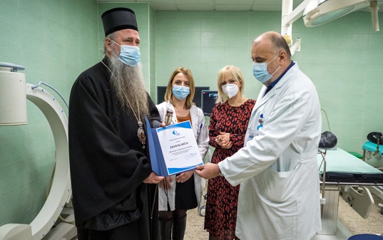 Митрополит Јоаникије уручио ултразвучни апарат Институту за онкологију