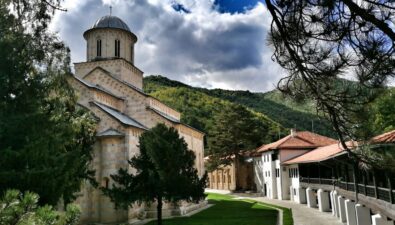Епархија рашко-призренска: Неприхватљиво правно насиље, уцене и неизвршавање судских пресуда