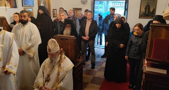 Епископ славонски Јован богослужио у манастиру Михољска превлака