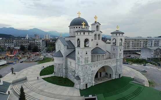Митрополија црногорско-приморска: Престаните са гоњењем Цркве, не дамо светиње!