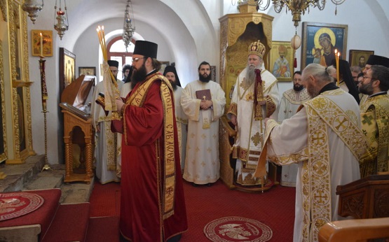 Митрополит Јоаникије на Света три јерарха богослужио у Цетињском манастиру