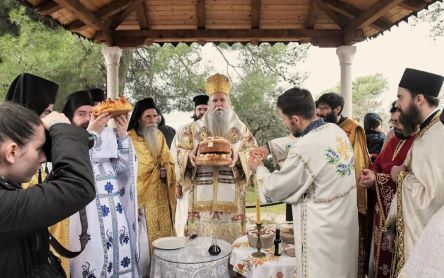 Митрополит Јоаникије на празник Светог Јевстатија Превлачког богослужио на Михољској Превлаци