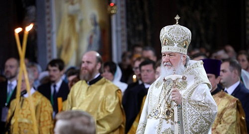Патријарх Кирил честитао Патријарху Порфирију 60. рођендан