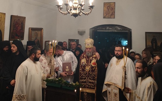 Владика Кирило на Михољској Превлаци служио празнично бденије