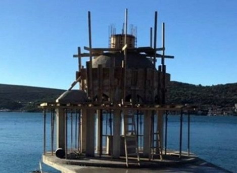 Двоструки аршини: Министарству смета крстионица на мору