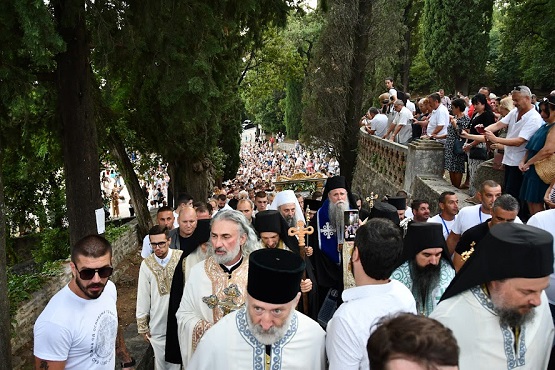 Вечерња служба и Светоуспењска литија у манастиру Савина (ВИДЕО)