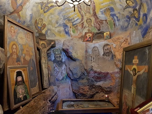 Подземни дом Царице небеске: Необична историја једног од највећих светилишта у Црној Гори