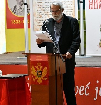 Милутину Мићовићу уручено „Мирослављево јеванђеље“