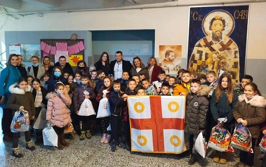 “Михољски збор” дијелио пакетиће деци на Косову и Метохији