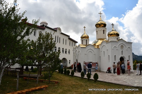 Митрополит Јоаникије на празник Светог Сергија Радоњешког богослужи у Микулићима подно Румије