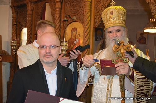 Митрополит Амфилохије одликовао „Београдски синдикат“: Јадна држава ако се плаши од пјесника