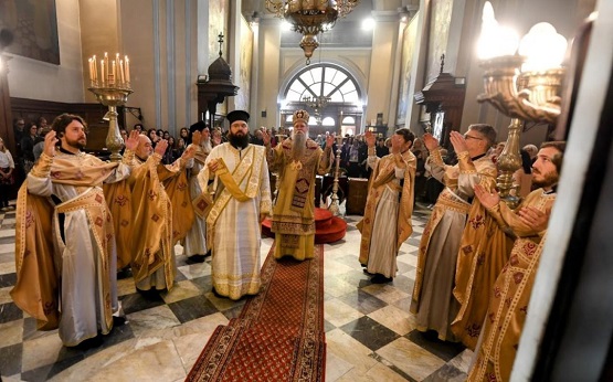 Митрополит Јоаникије на Крстопоклону недјељу: Тајна крста нас уводи у тајну васкрсења