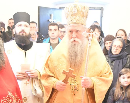Митрополит Јоаникије у Корнету: Срећна је она држава која рађа светитеље и блиста светињама