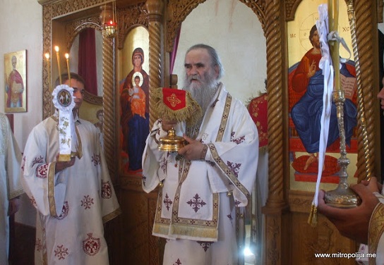 Митрополит Амфилохије: Срамно је да се послије толико вијекова одричемо ћириличног писма