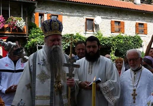 Митрополит Јоаникије у манастиру Морача: Ако неће мир, онда ће узети проклетство