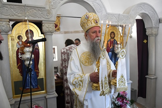 Митрополит Јоаникије богослужио у обновљеној цркви Светог Николе на Брајићима
