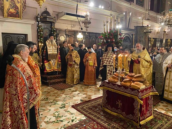 Митрополит Јоаникије допутовао на Крф и началствовао вечерњом службом уочи празника Светог Спиридона