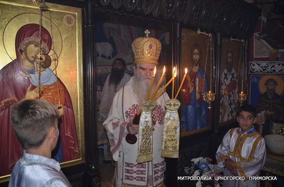 Митрополит Амфилохије богослужио на Савиној главици: Сви смо призвани да будемо дјеца свјетлости Божије