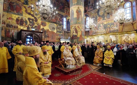 Патријарх руски Кирил богослужио у Успенском сабору Кремља, саслуживали му и Митрополит црногорско-приморски Јоаникије и Епископ пакрачко славонски Јован