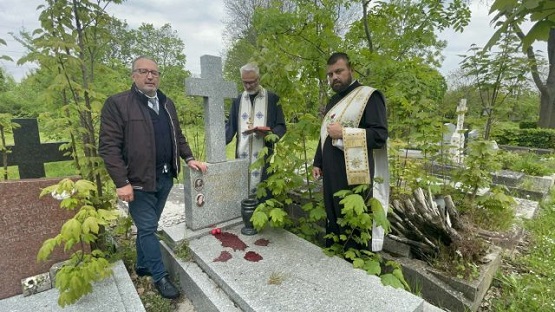 Парастос принцу Михаилу Петровићу на гробљу Монпарнас у Паризу