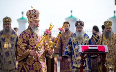 Хиљаде људи у Кијево-печерској лаври на Литургији на отвореном