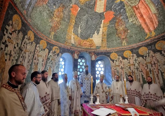 Патријарх Порфирије богослужио у Пећкој патријаршији