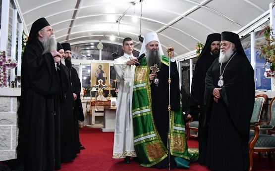 Вечерња служба уочи празника Светог Василија Острошког – уживо