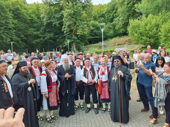Патријарх освештао храм у Теслином Смиљану: Никола Тесла никад није заборавио своју веру