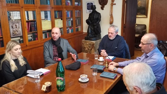 Поруке мудрог духовника: Књига “Пламен божествени у ништавом храму” митрополита Амфилохија представљена у СКЗ