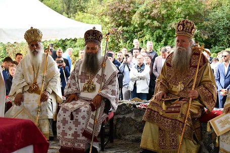 Патријарх Порфирије служио Свету архијерејску литургију у јасеновачком манастиру