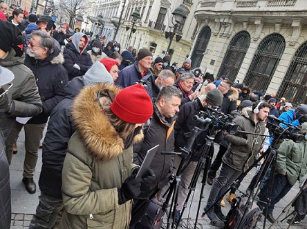 Протест испред САНУ