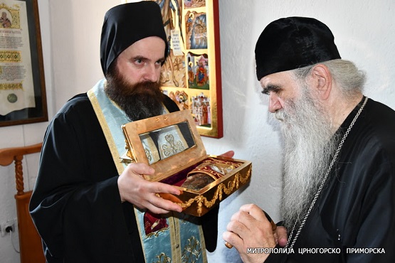 Митрополит Амфилохије: Велики Божији дар је то што имамо руку Св. Јована Крститеља, да и ми кроз њу и преко ње будемо благовјесници Христови