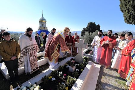 Митрополит Јоаникије у манастиру Дајбабе служио Литургију са десетогодишњим поменом архимандриту Луки (Анићу)