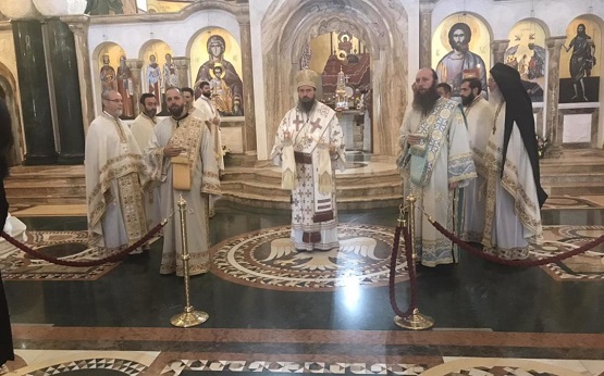 Епископ Сергије служио Свету заупокојену литургију и помен на гробу блаженопочившег Митрополита