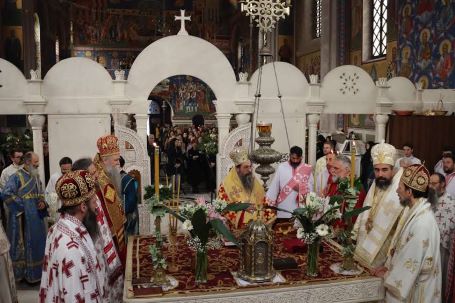 Сјећање на Владику Атанасија (Јевтића): Архијерејска литургија и парастос у Требињу и манастиру Тврдошу