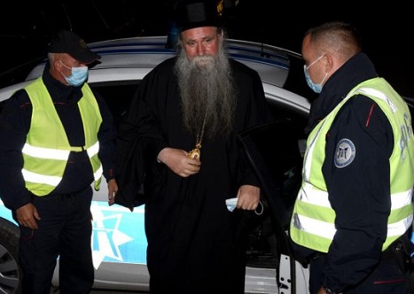 Налаз Заштитника људских права и слобода: Полиција задржала владику Јоаникија и свештенике у понижавајућим условима