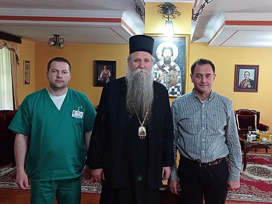 Владика Јоаникије примио вакцину против короне