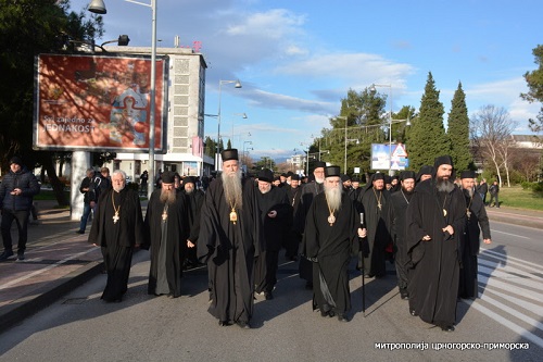 Признање владикама Амфилохију и Јоаникију: Литијама претворили земљу у велику европску позорницу