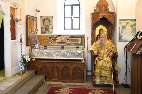 Митрополит Јоаникије у манастиру Ждребаоник: За свакога грешника који се каје радост је и на небу и на земљи